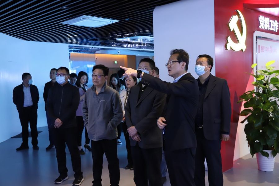 交流过程中,丁力对中孚信息积极参与国家战略并取得的市场成果给予了